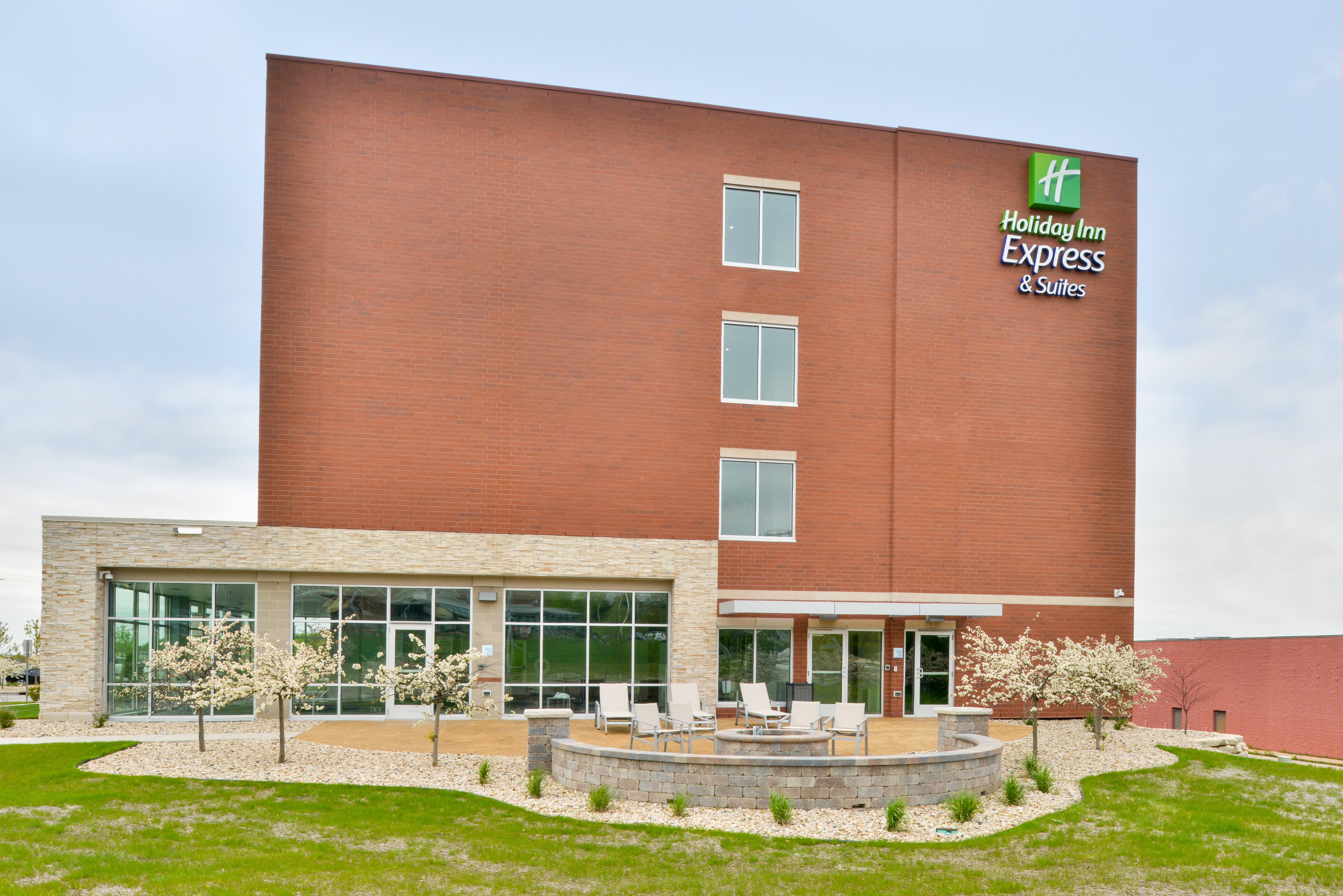 holiday inn express and suites madison by ihg