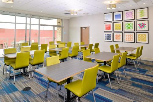 holiday inn express and suites madison by ihg