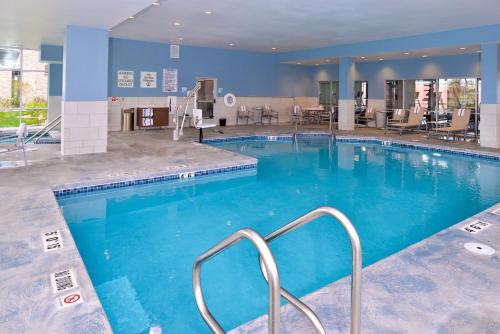 holiday inn express and suites madison by ihg