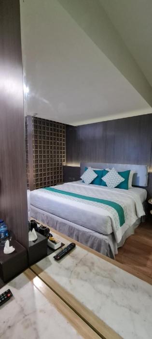 bedrock hotel