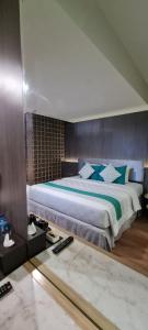 bedrock hotel