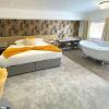 damons hotel