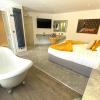 damons hotel