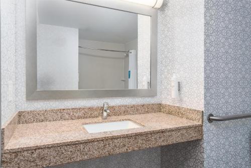 hampton inn akron south