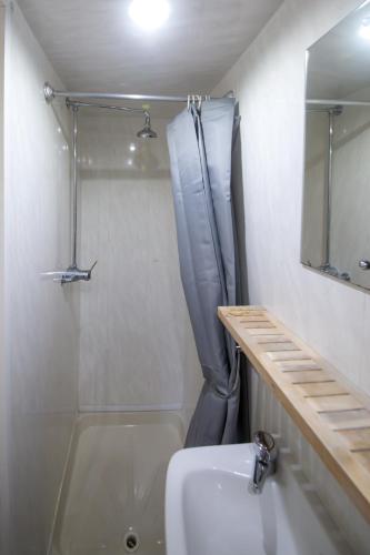 the hollingdales hotel