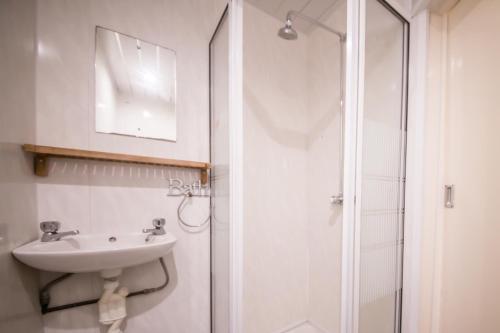 the hollingdales hotel