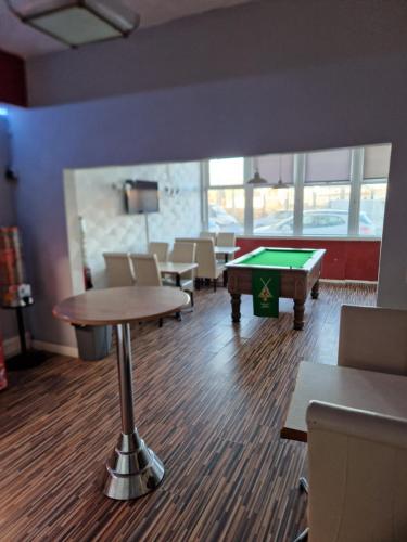 the hollingdales hotel