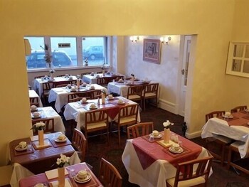 the hollingdales hotel