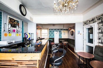 the hollingdales hotel