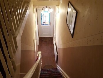 the hollingdales hotel