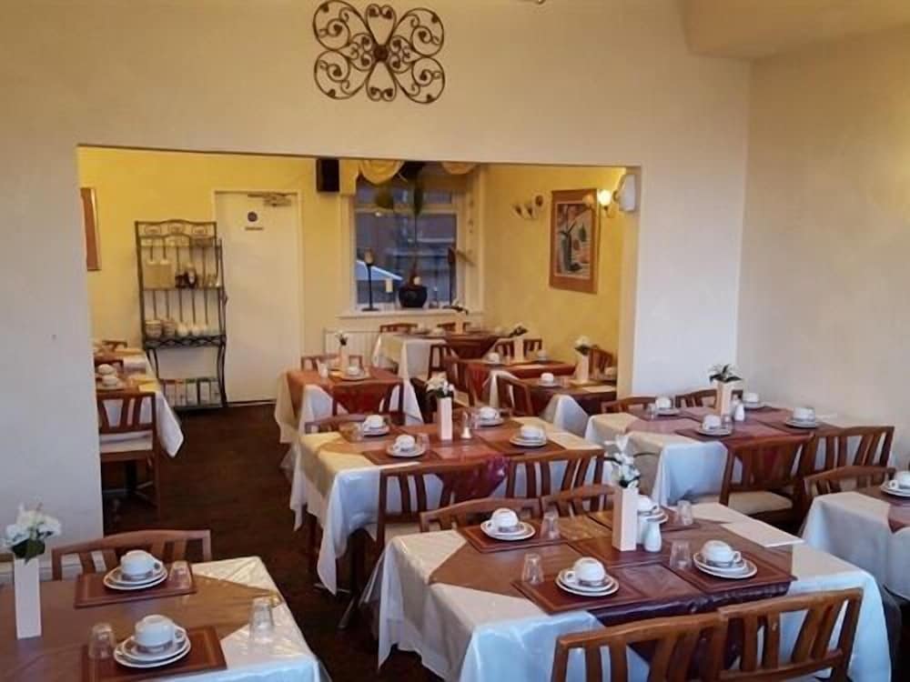 the hollingdales hotel