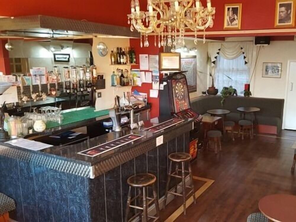 the hollingdales hotel