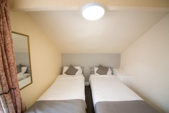 the hollingdales hotel