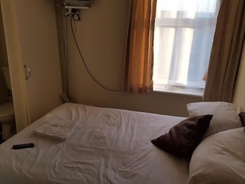 the hollingdales hotel