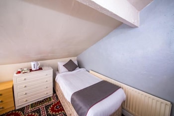 the hollingdales hotel