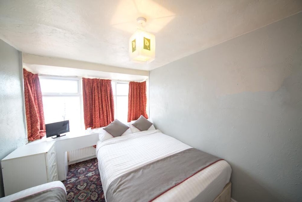 the hollingdales hotel