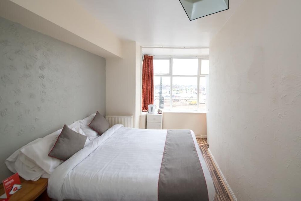 the hollingdales hotel