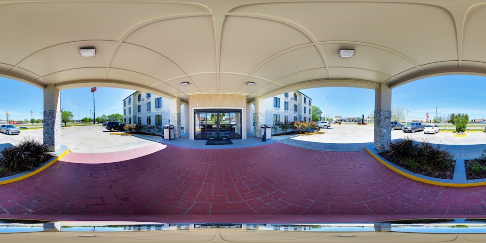 quality inn and suites near tanger outlet mall