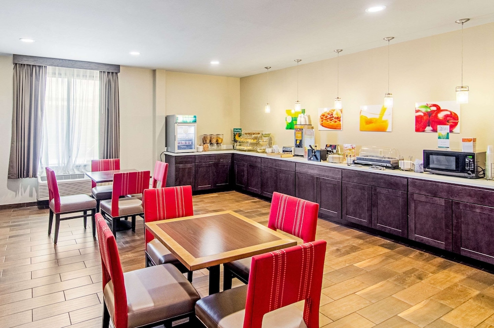 quality inn and suites near tanger outlet mall