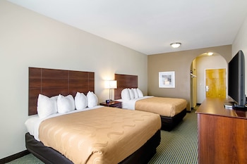 quality inn and suites near tanger outlet mall