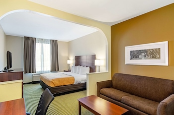 quality inn and suites near tanger outlet mall