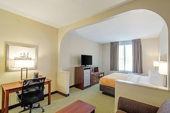 quality inn and suites near tanger outlet mall