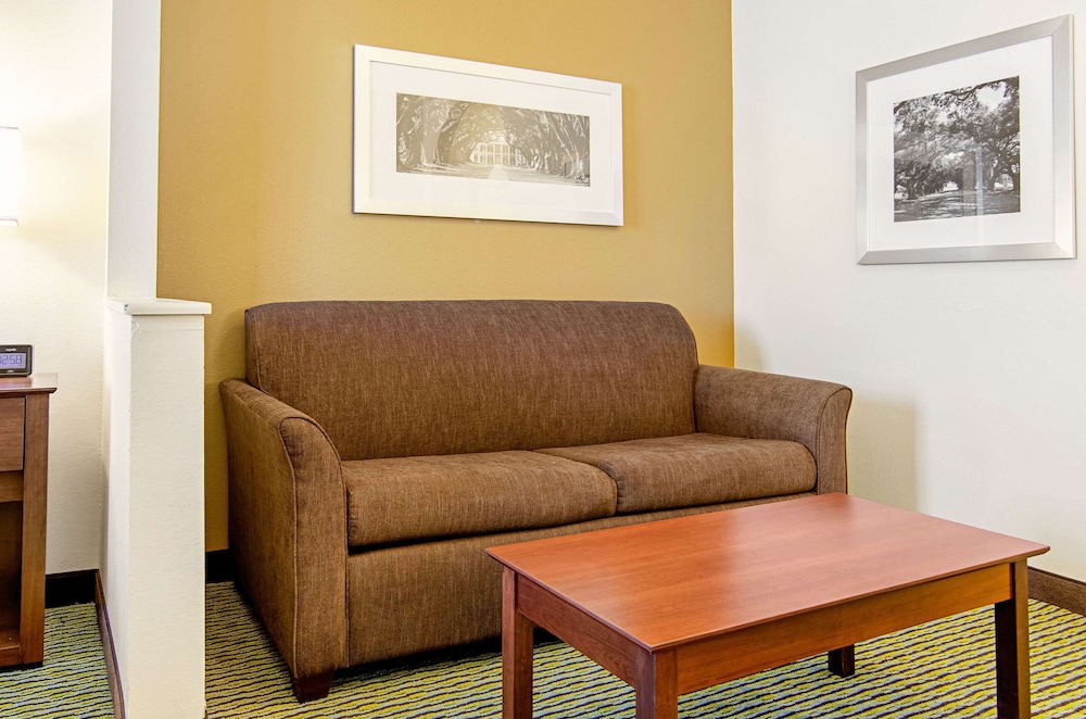 quality inn and suites near tanger outlet mall
