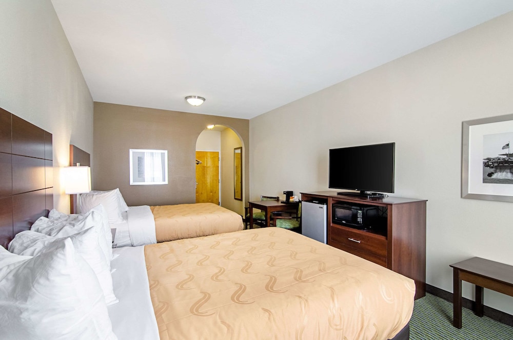 quality inn and suites near tanger outlet mall