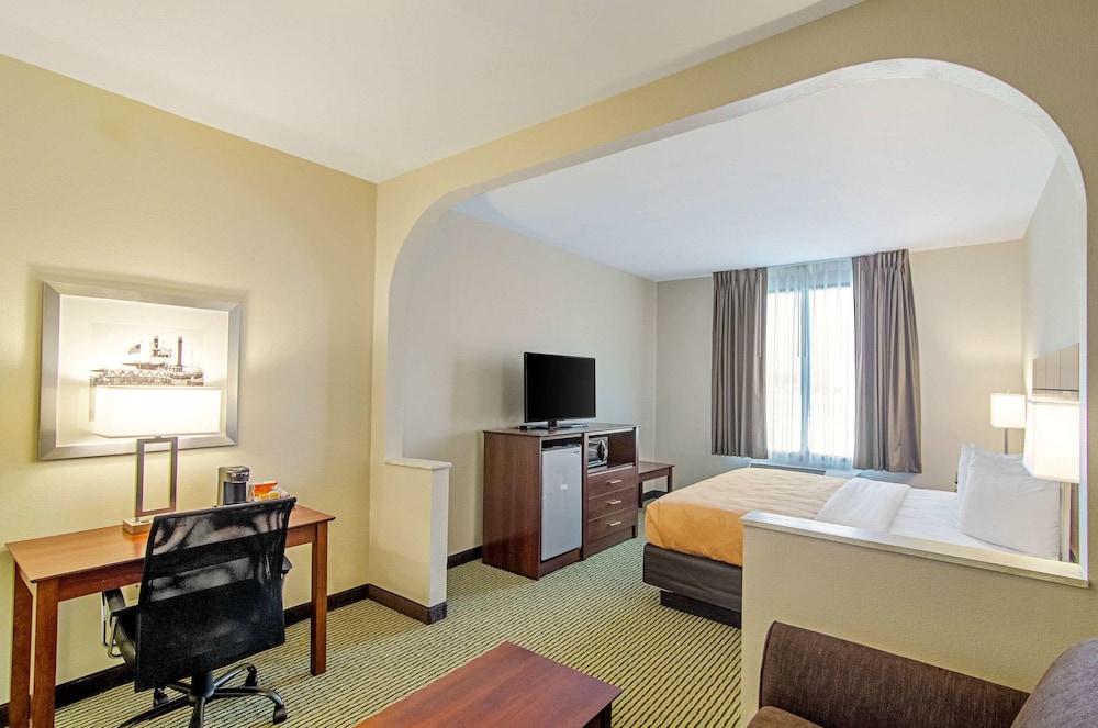 quality inn and suites near tanger outlet mall