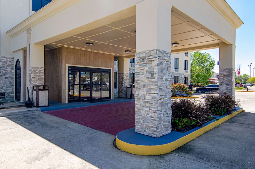 quality inn and suites near tanger outlet mall