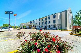 quality inn and suites near tanger outlet mall