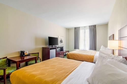 quality inn and suites near tanger outlet mall