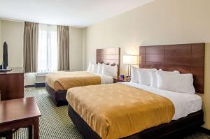 quality inn and suites near tanger outlet mall