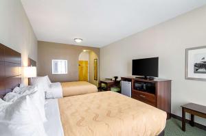 quality inn and suites near tanger outlet mall