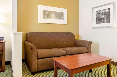 Quality Inn & Suites Near Tanger Outlet Mall,Gonzales>>Baton Rouge,2.5 star