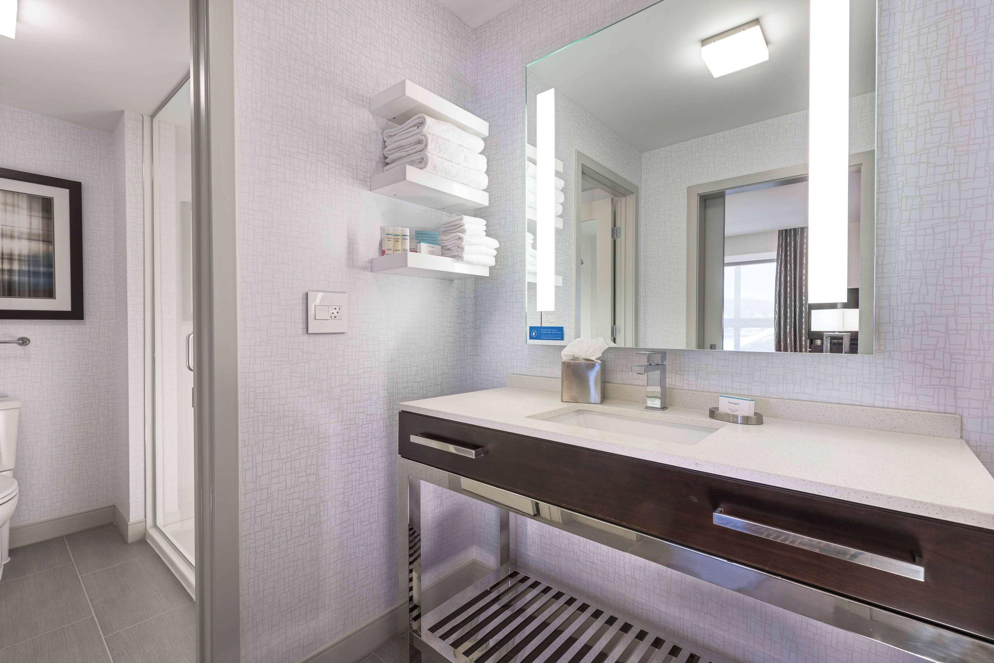 hampton inn and suites worcester