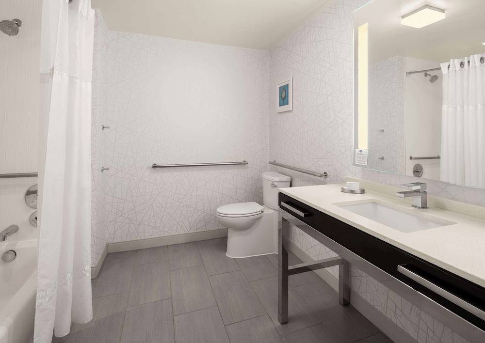 hampton inn and suites worcester