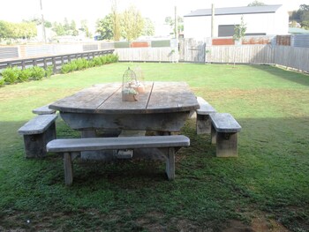 Fat Owl Motel, Bar & Eatery,Piopio>>Otorohanga,3 star