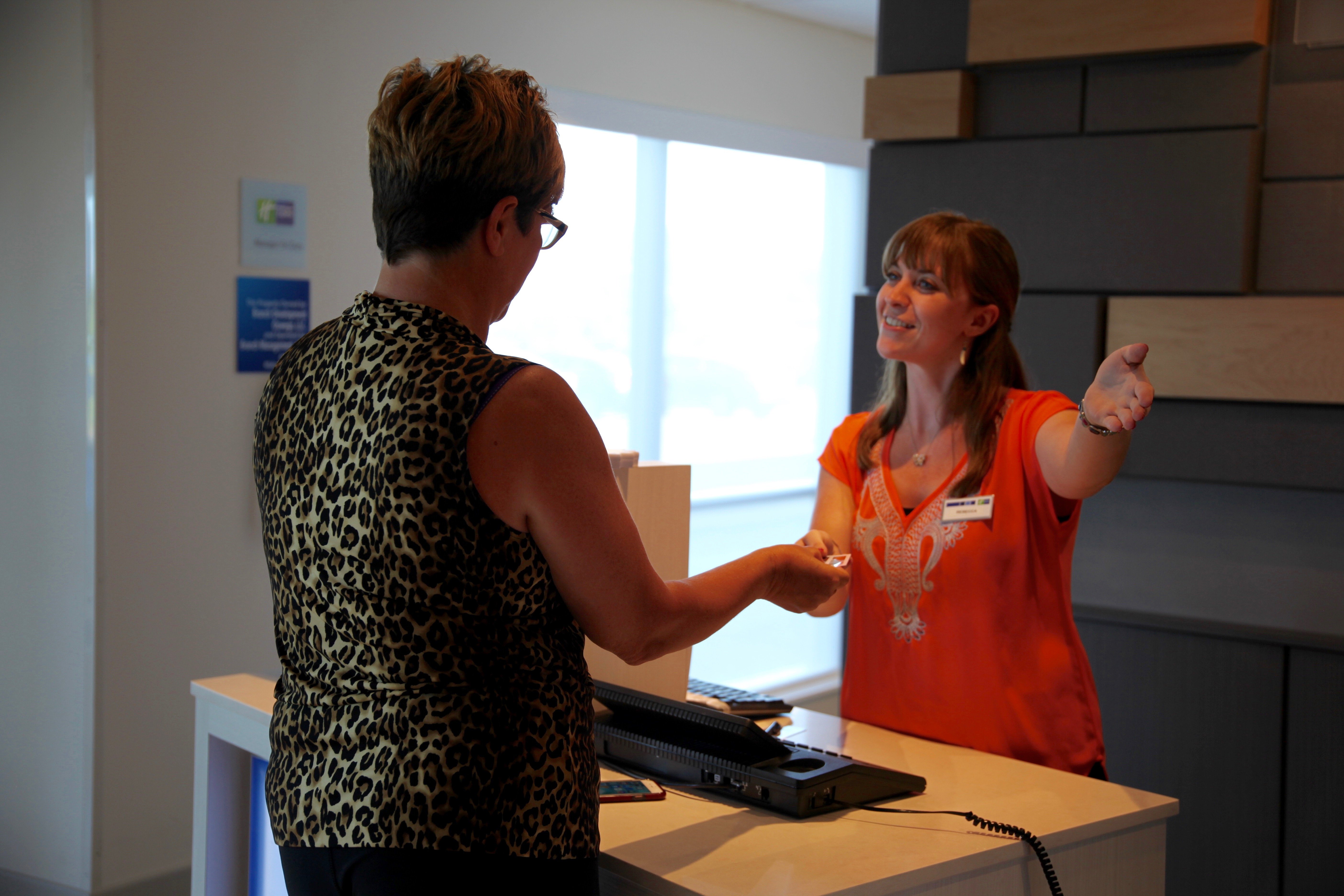 holiday inn express and suites oswego by ihg