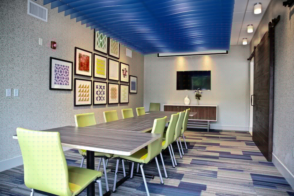 holiday inn express and suites oswego by ihg
