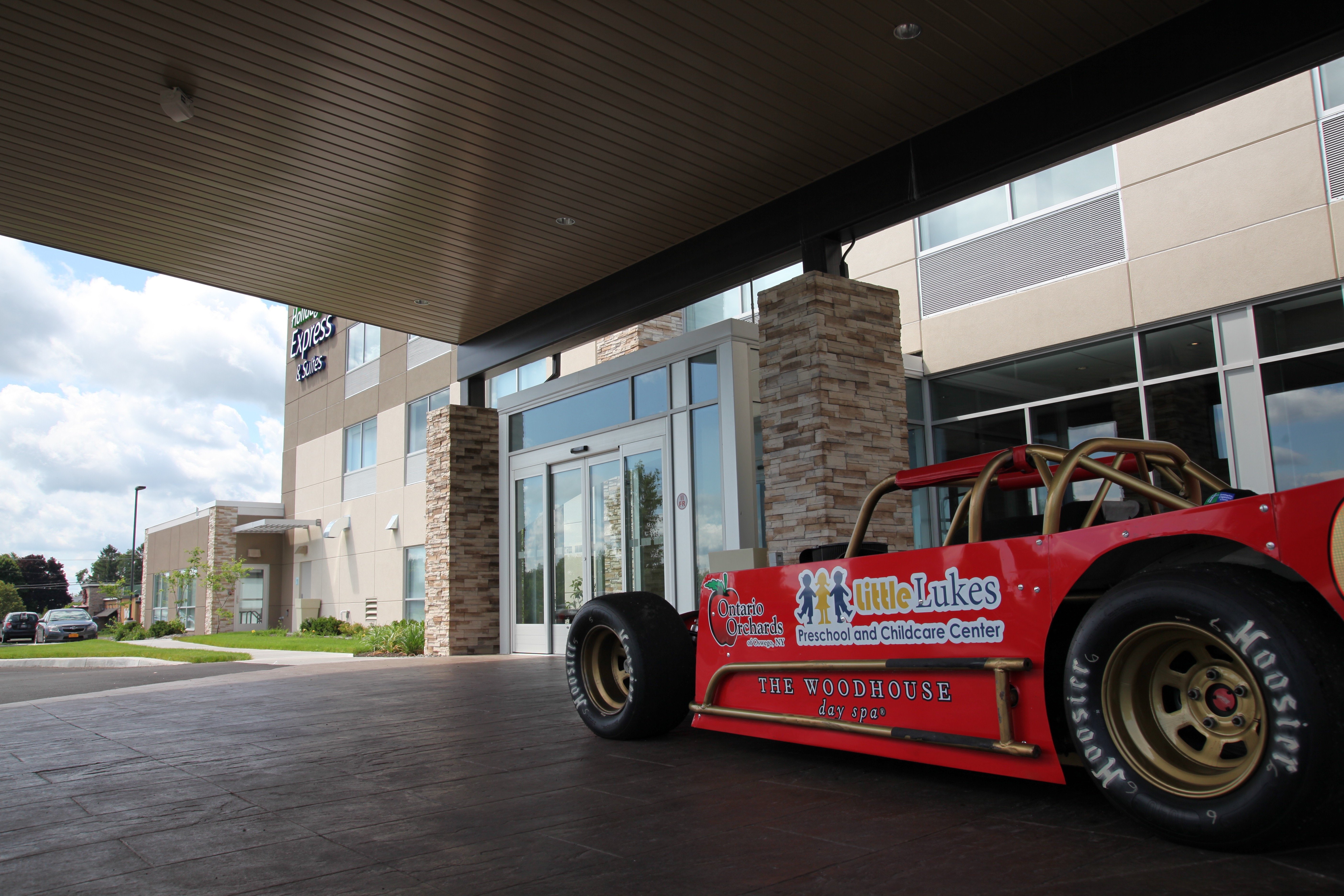 holiday inn express and suites oswego by ihg