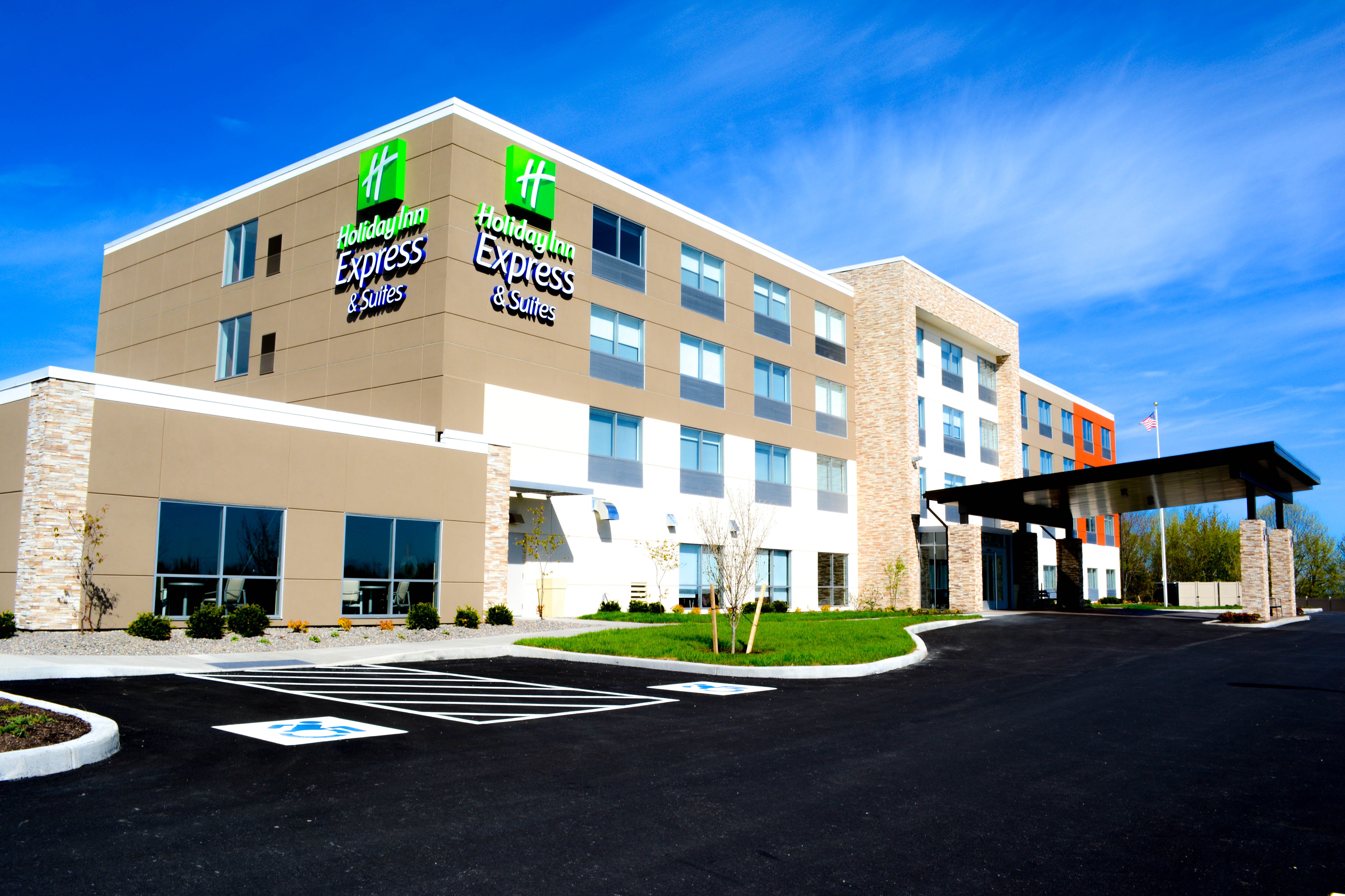 holiday inn express and suites oswego by ihg