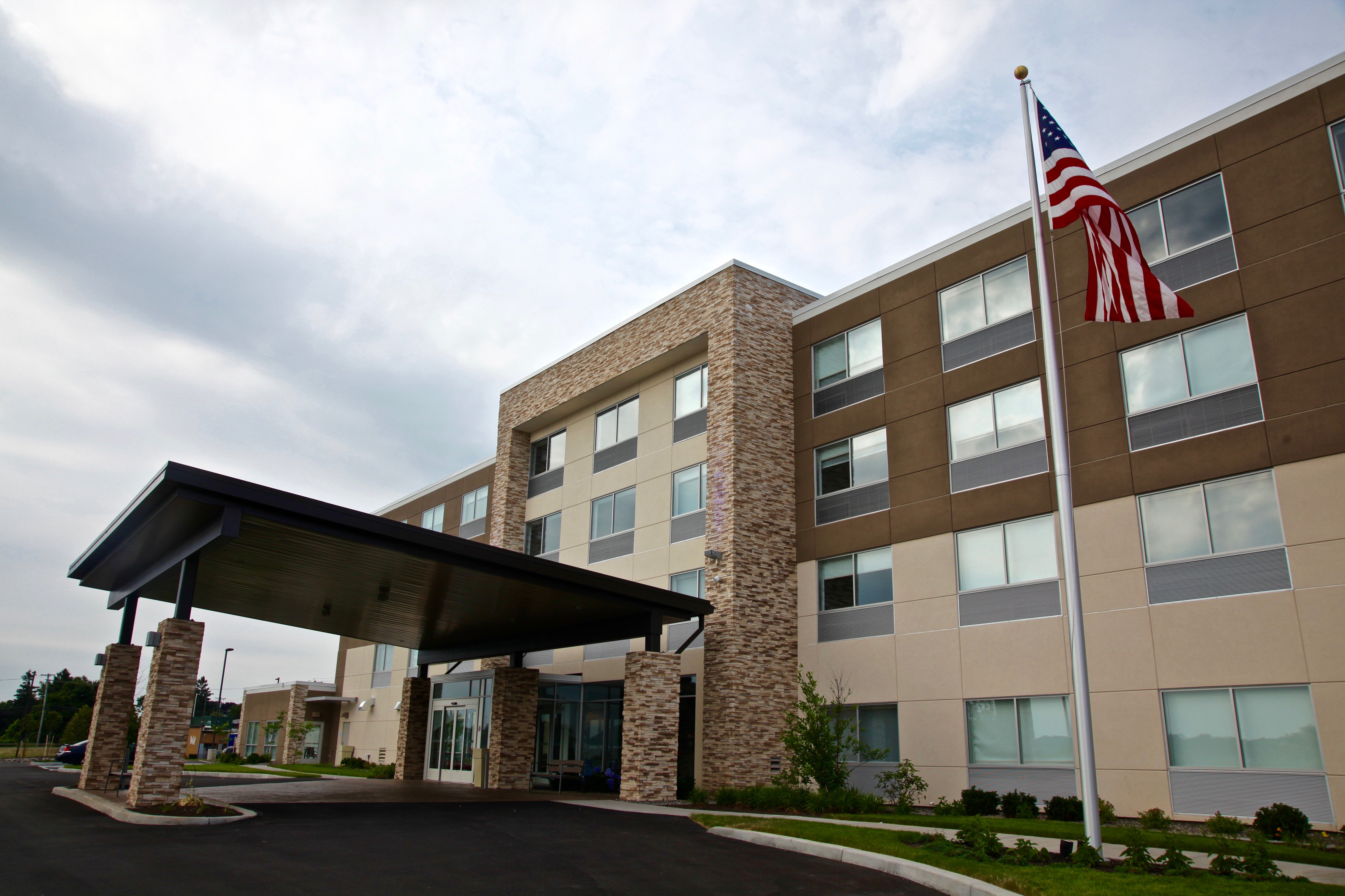 holiday inn express and suites oswego by ihg
