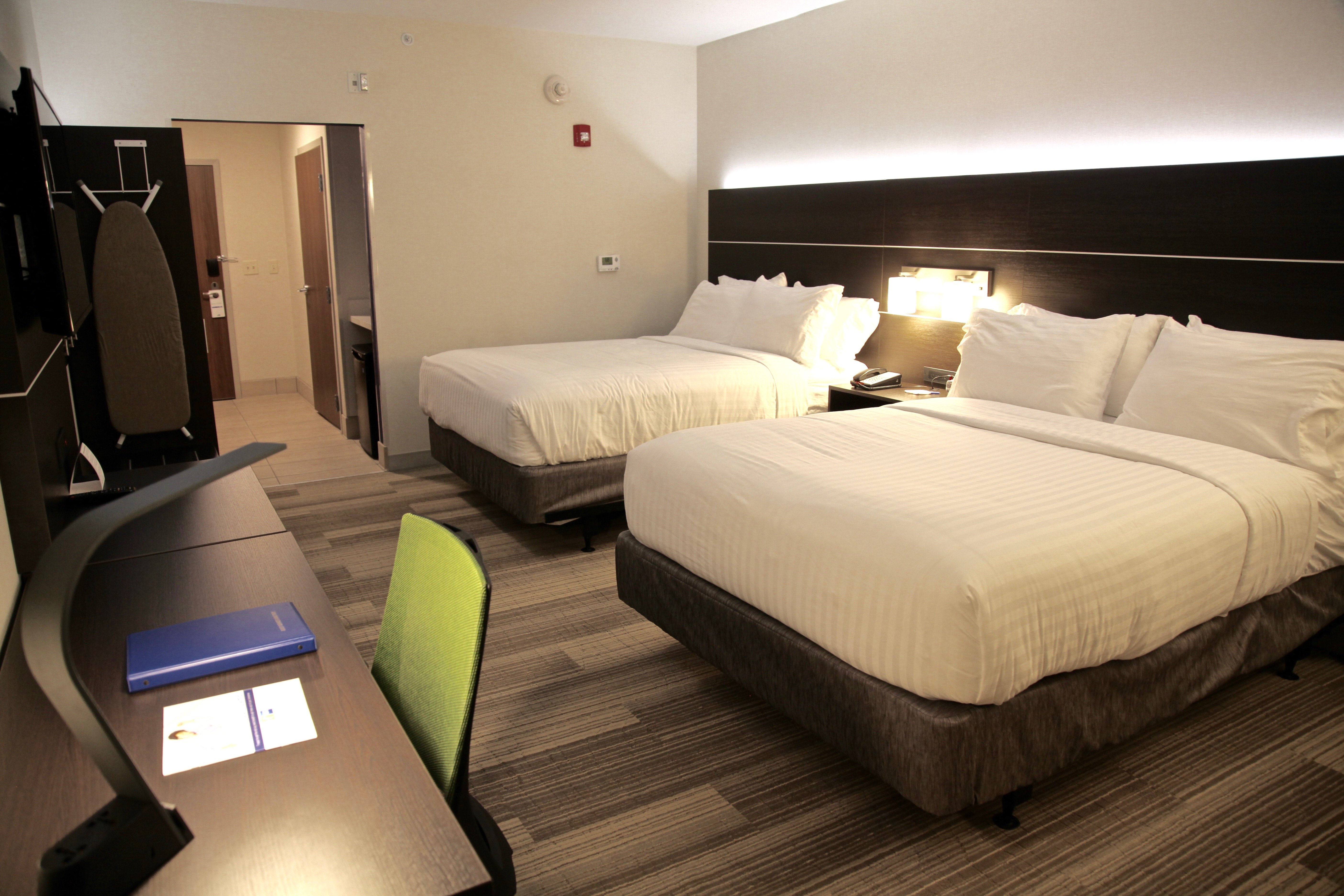 holiday inn express and suites oswego by ihg