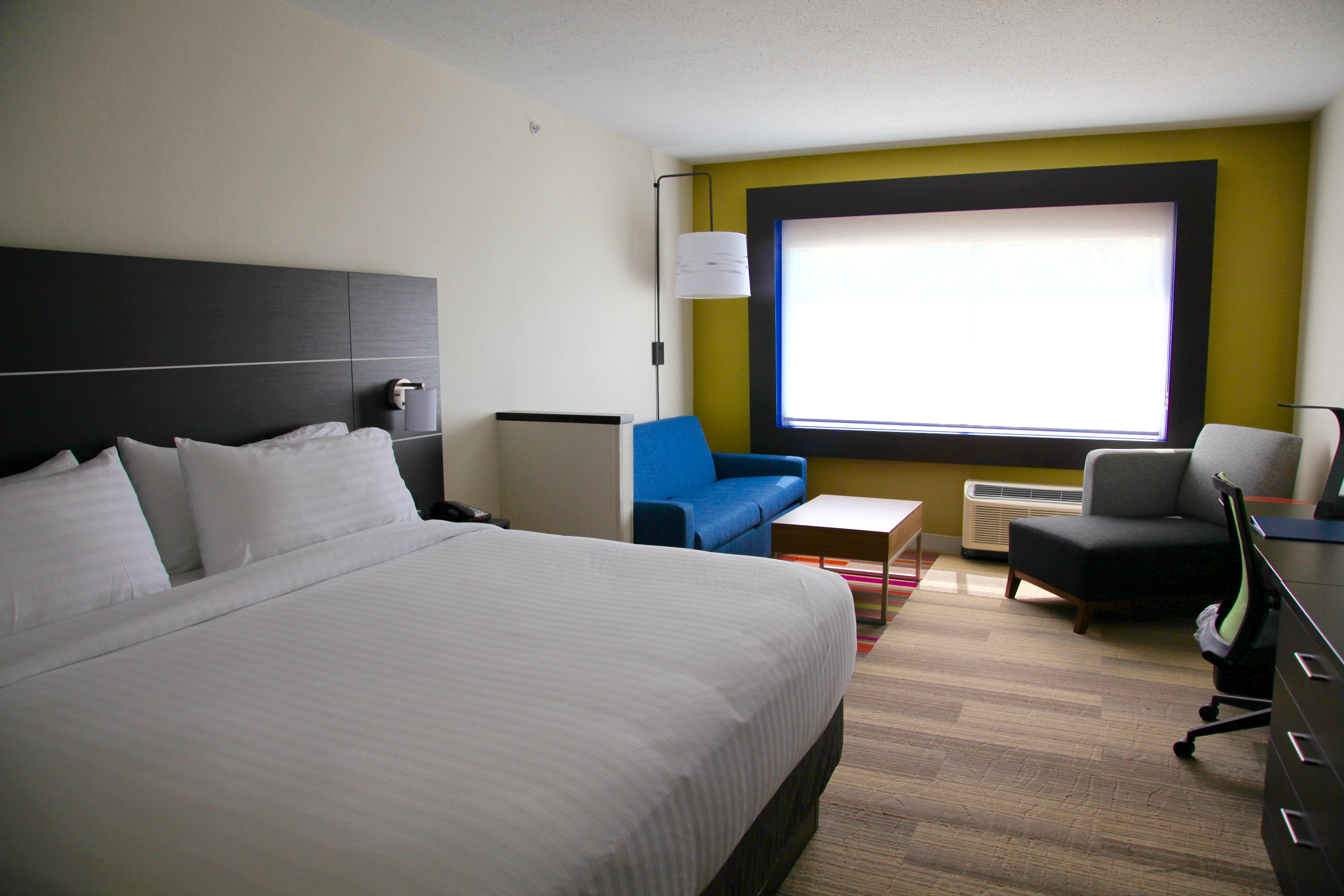holiday inn express and suites oswego by ihg