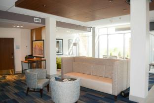 holiday inn express and suites oswego by ihg