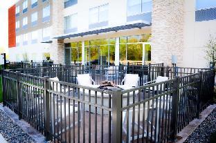 holiday inn express and suites oswego by ihg