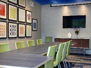 holiday inn express and suites oswego by ihg