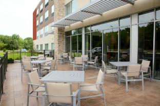holiday inn express and suites oswego by ihg