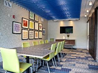holiday inn express and suites oswego by ihg
